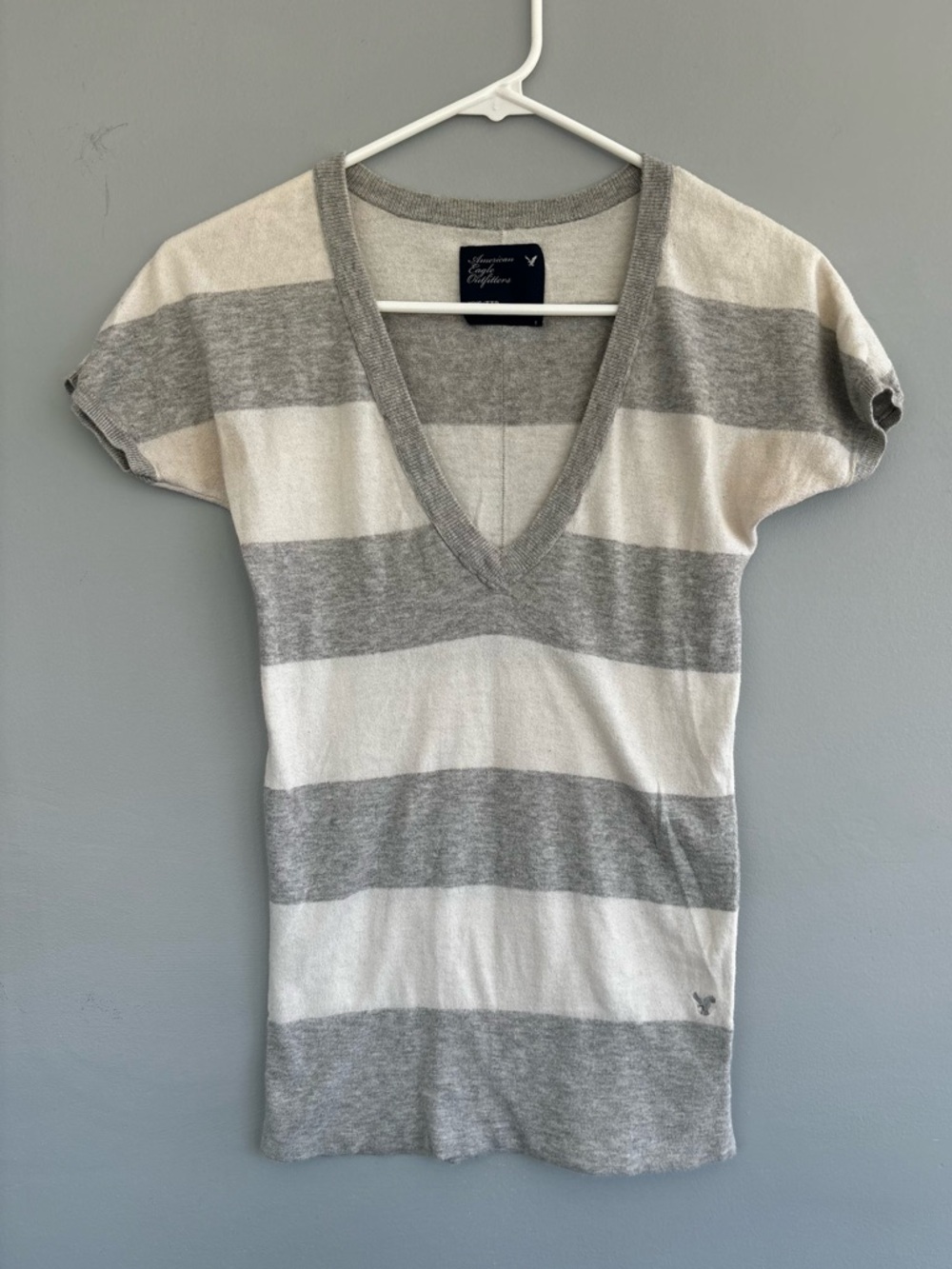 American Eagle Outfitters Short-Sleeve V-Neck Stripe Tee - Gray & White